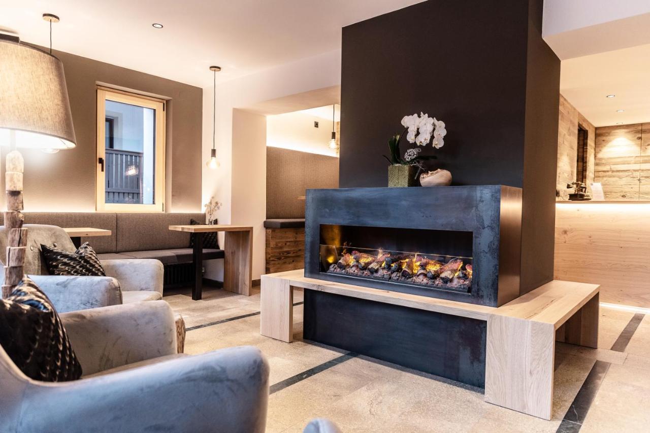 Appartement- Und Wellnesshotel Winkler Falzes Exterior photo