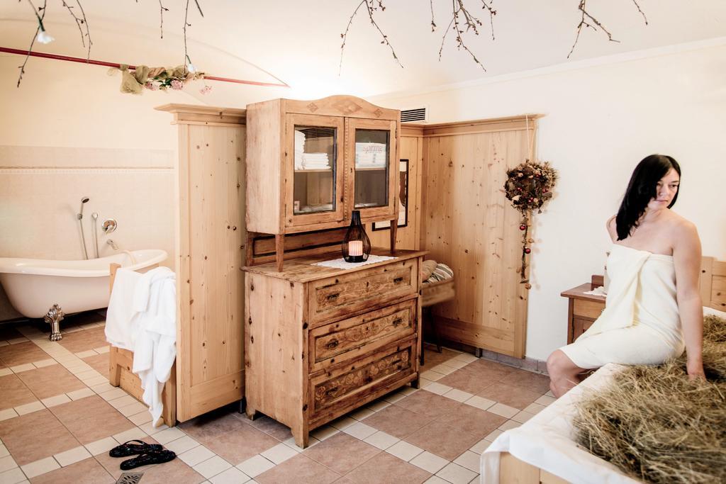 Appartement- Und Wellnesshotel Winkler Falzes Exterior photo