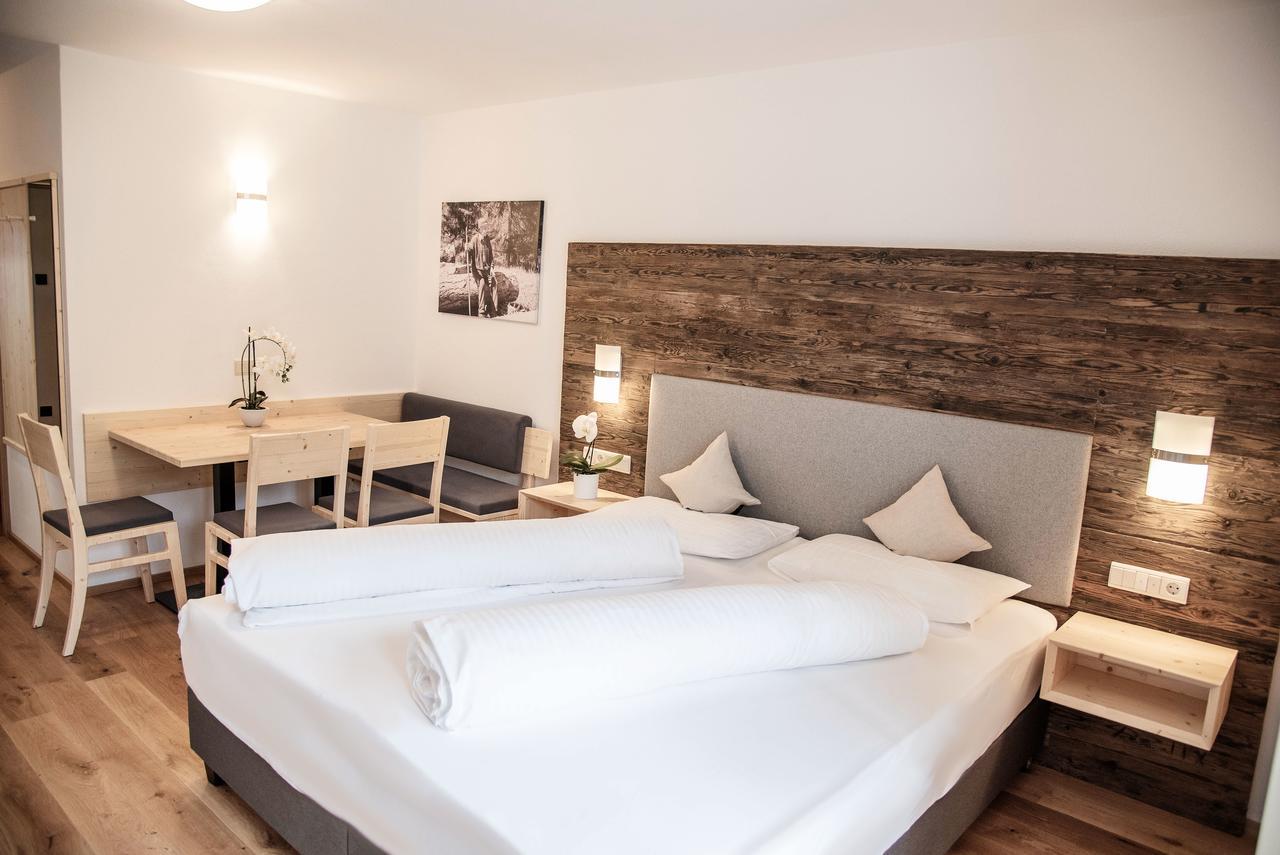 Appartement- Und Wellnesshotel Winkler Falzes Exterior photo
