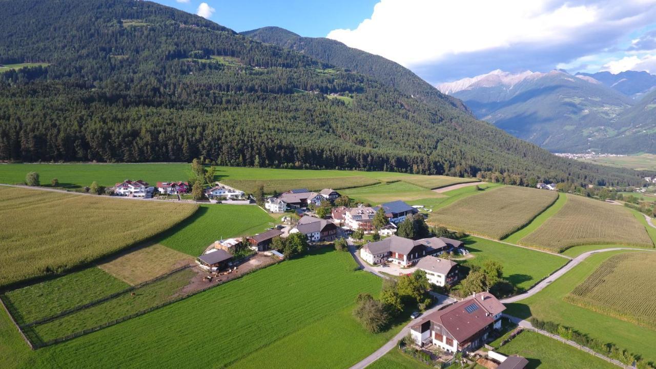 Appartement- Und Wellnesshotel Winkler Falzes Exterior photo